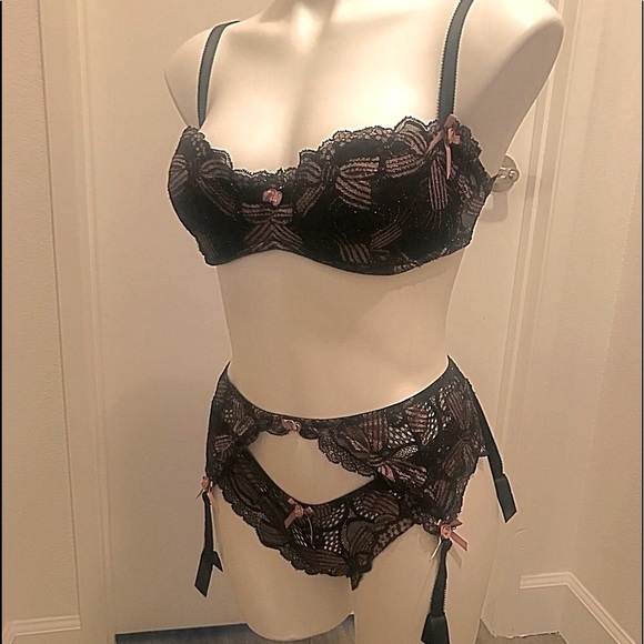 4 Pc Chantal Thomass Bra Set - Picture 2 of 15